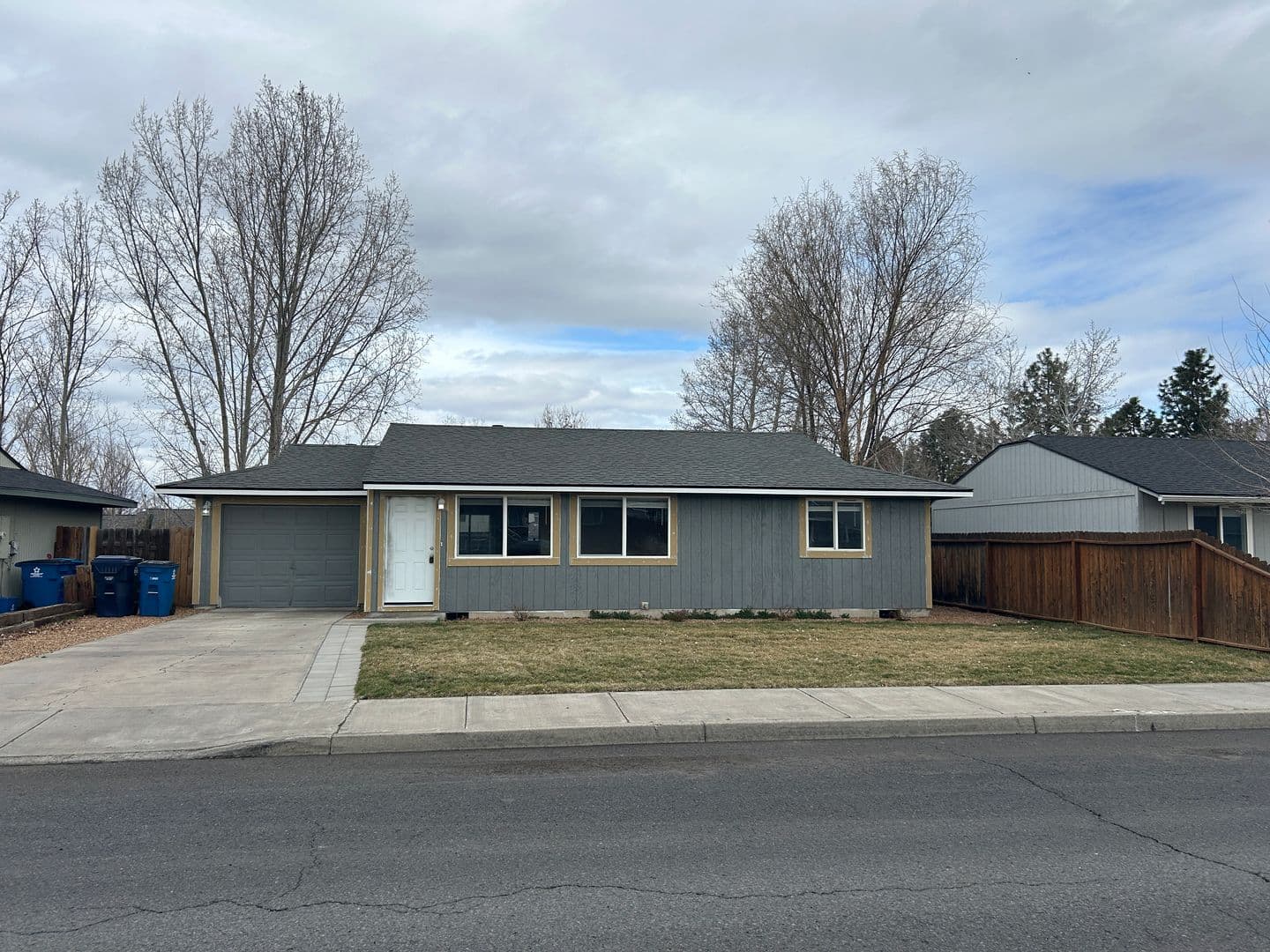 3201 SW Quartz Ave - Photo 2