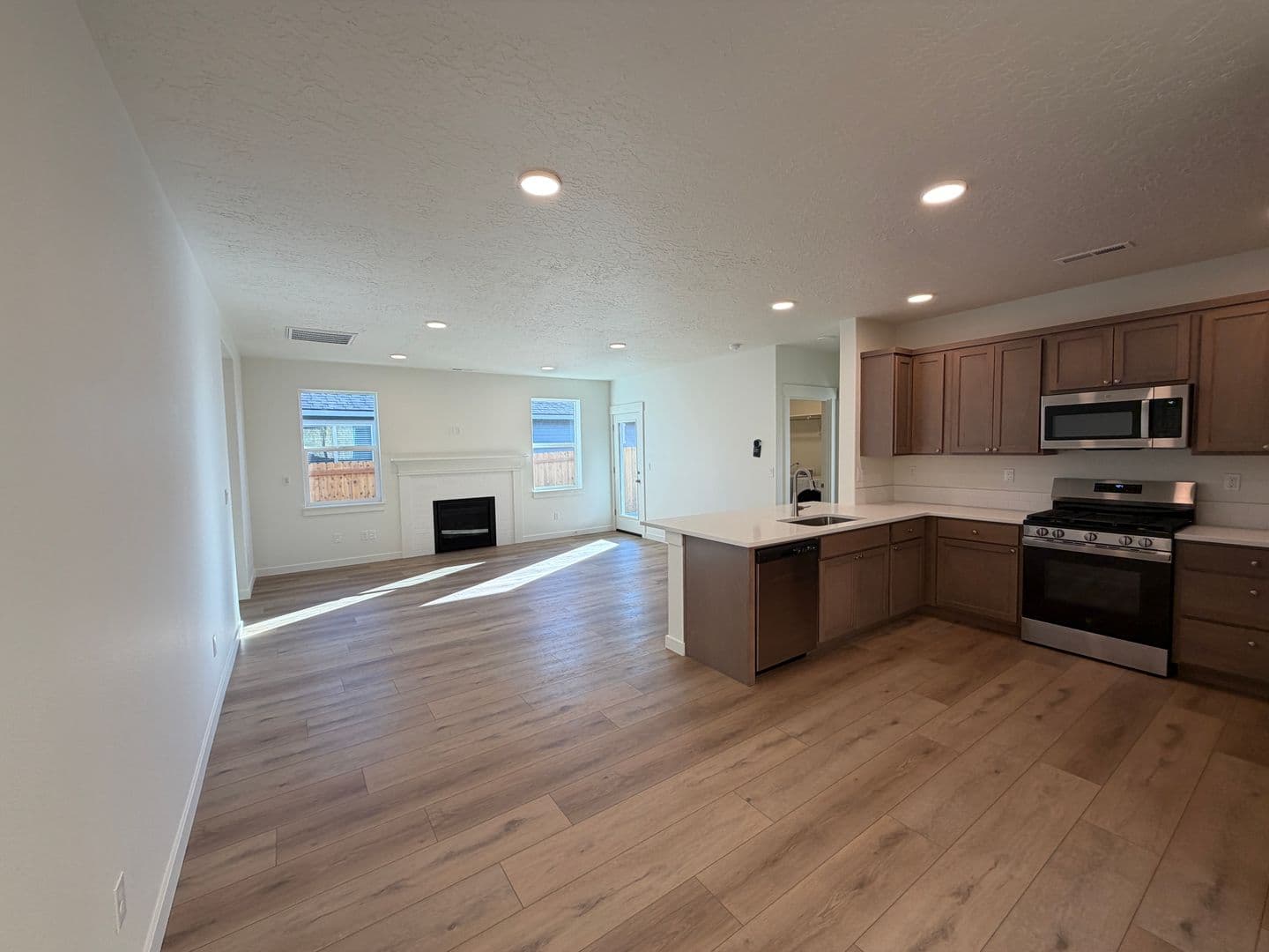 61077 NE Unity Place - Photo 3