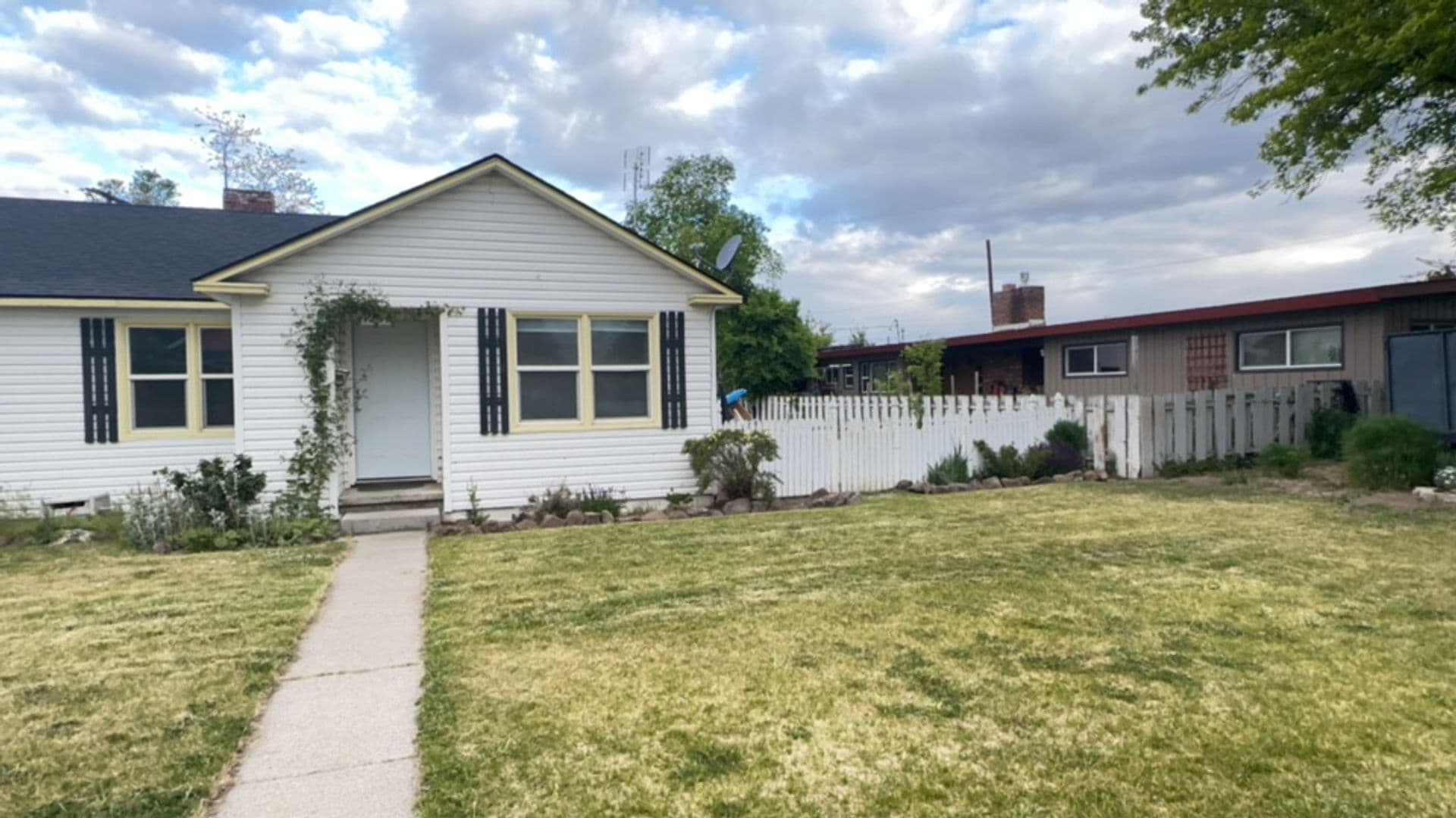 1281 NE Wilshire Dr. - Photo 2