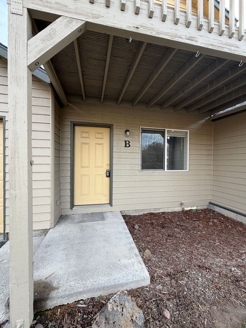2053 SW Timber Ave Unit B - Photo 2