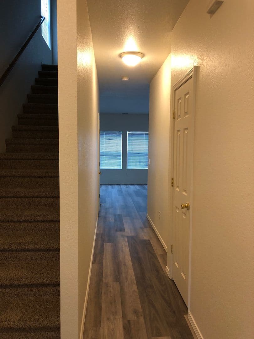 2002 SW Canyon Dr #7 - Photo 2