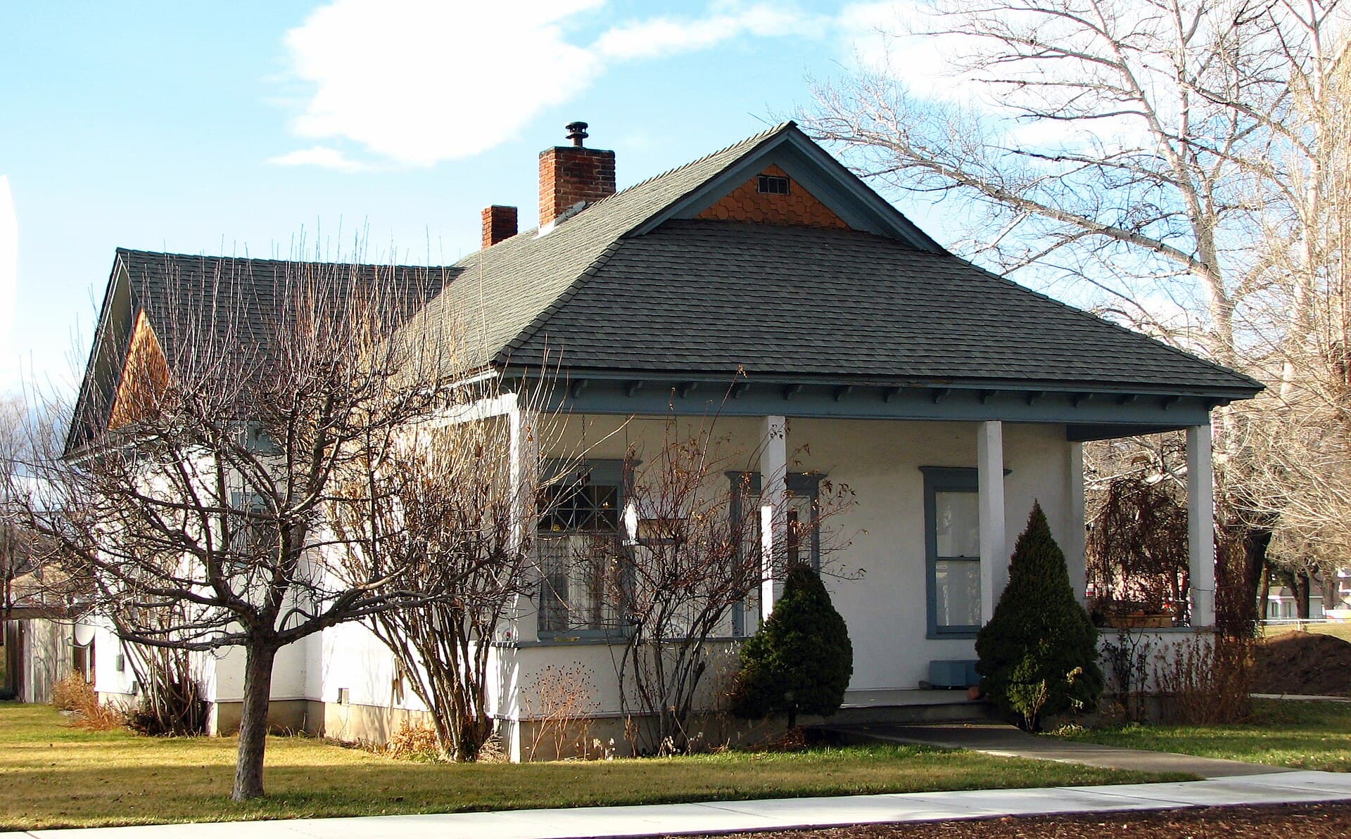 The historic 1905 Lueddemann House in Madras, Oregon