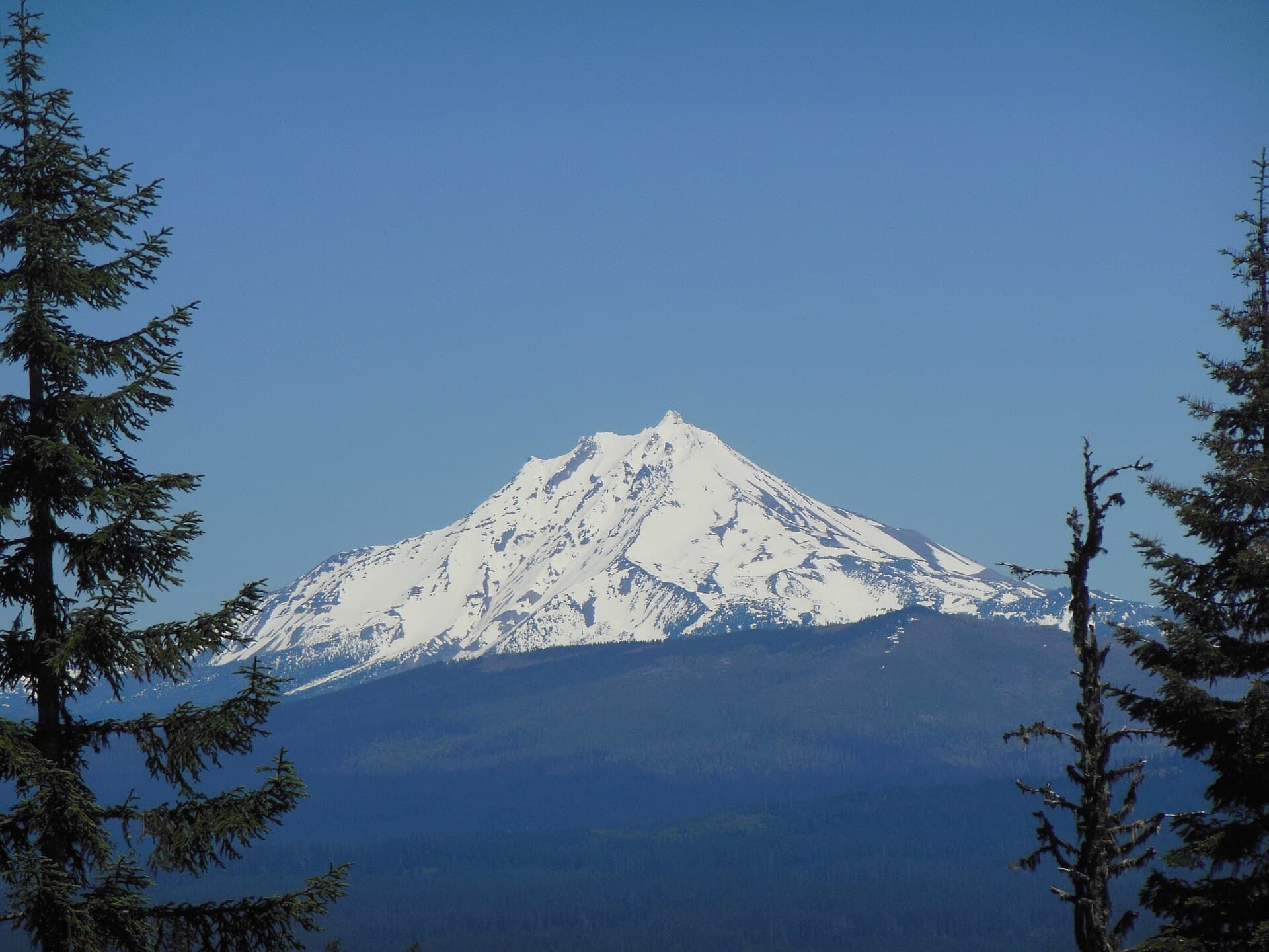 Mount Jefferson, part of the Cascade panorama visible from Madras